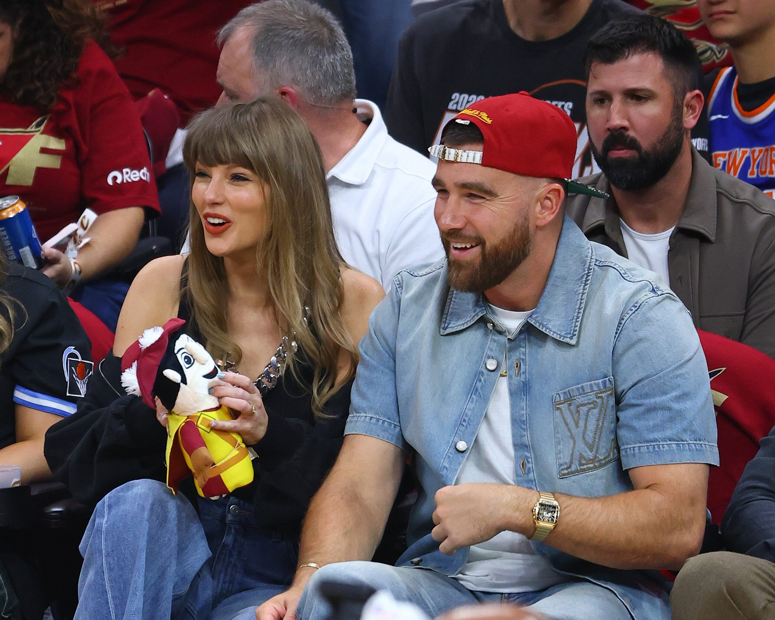 Cadeira de Taylor Swift em jogo de Knicks e Cavaliers é leiloada por R$ 35 mil