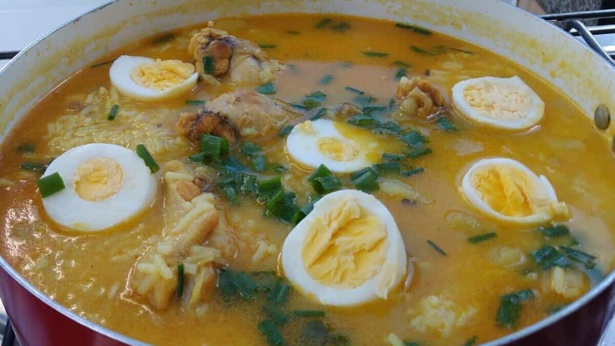 Canja de galinha cremosa: a receita perfeita para o jantar em família