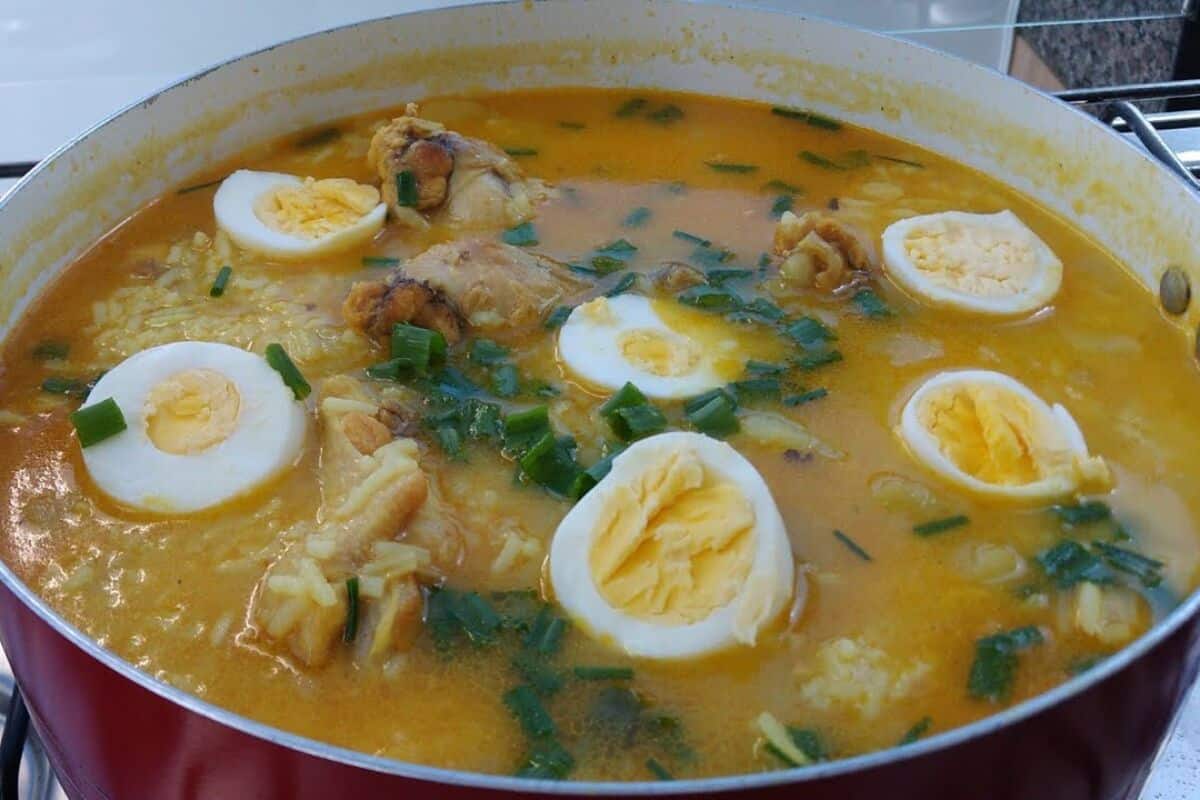 Canja de galinha cremosa: a receita perfeita para o jantar em família