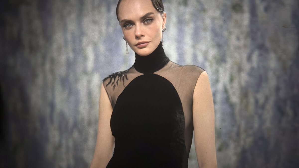 Cara Delevingne relembra overdose e destaca apoio da namorada em momento crítico