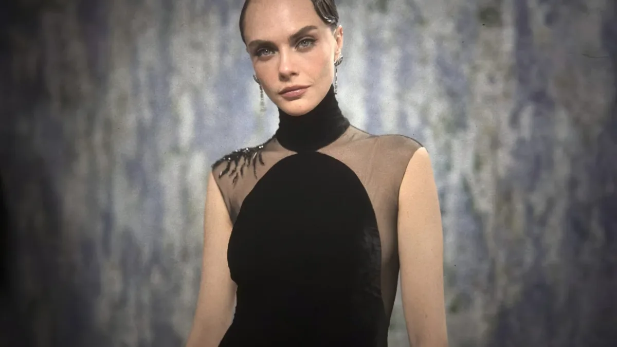 Cara Delevingne relembra overdose e destaca apoio da namorada em momento crítico