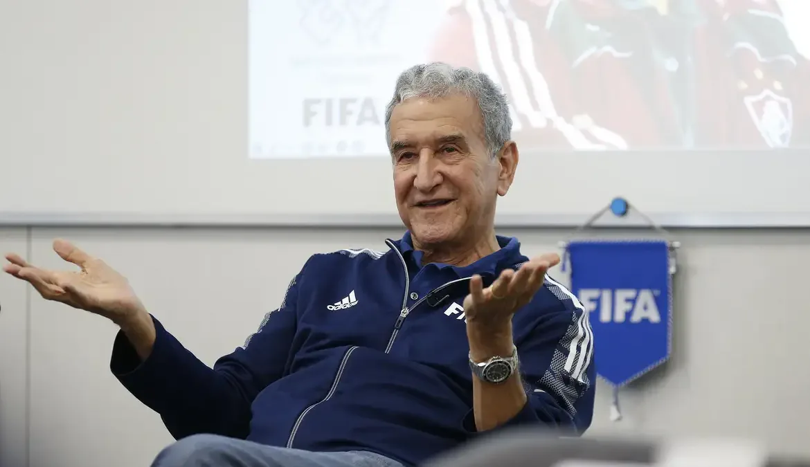 Carlos Alberto Parreira, técnico campeão do mundo, passa por cirurgia no Rio
