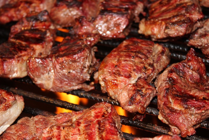 Carne de búfalo faz sua estreia na Feicorte 2025 com pratos tradicionais e inovações