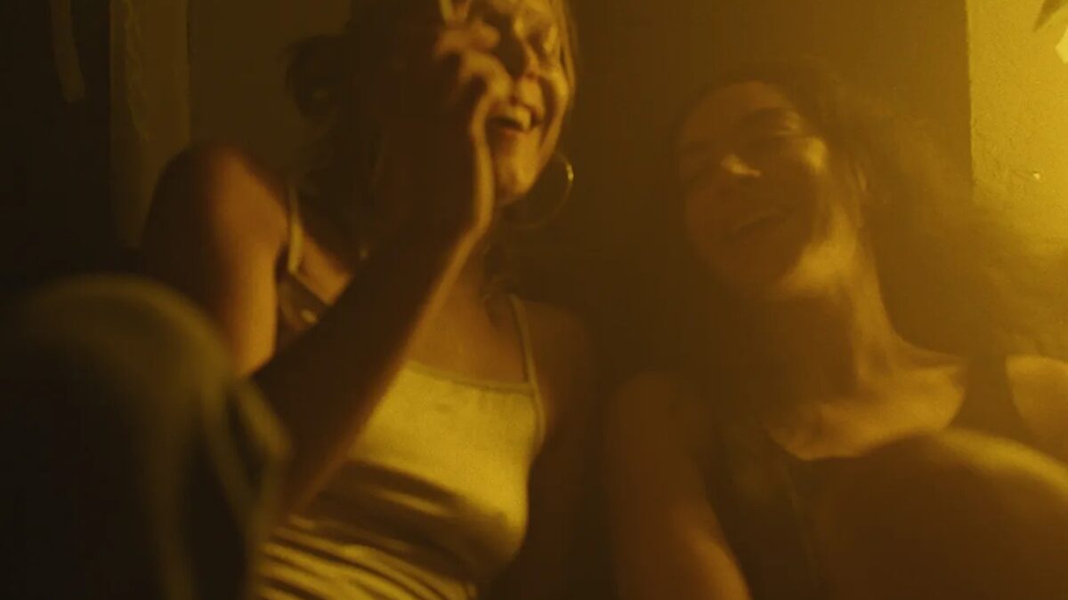 Charli XCX estreia como atriz em 'Eruption' e revela desafios da filmagem