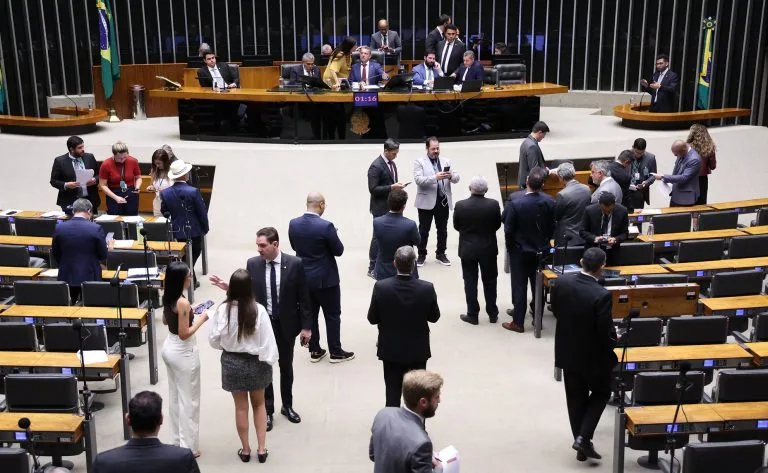 Coalizão Direitos na Rede critica retirada de classificação de risco do PL de IA