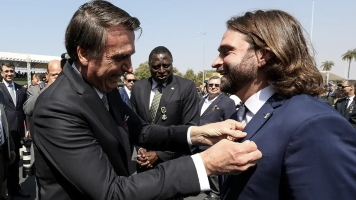 Coordenador da pré-campanha de Flávio Bolsonaro admite incertezas sobre mansão de R$ 14,5 milhões