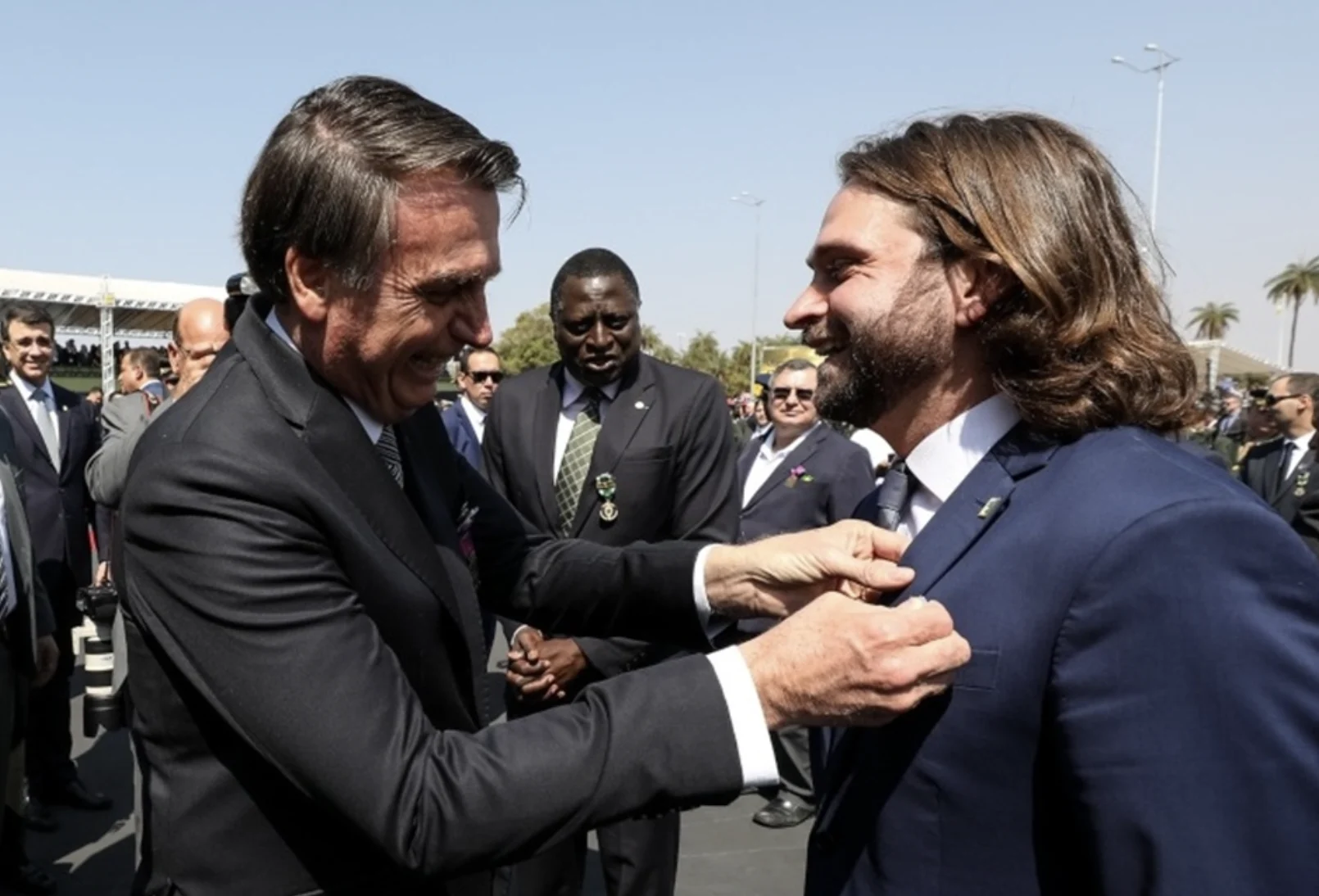 Coordenador da pré-campanha de Flávio Bolsonaro admite incertezas sobre mansão de R$ 14,5 milhões