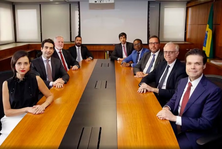 Copom prioriza convergência da inflação e ajusta trajetória da Selic para estabilidade econômica