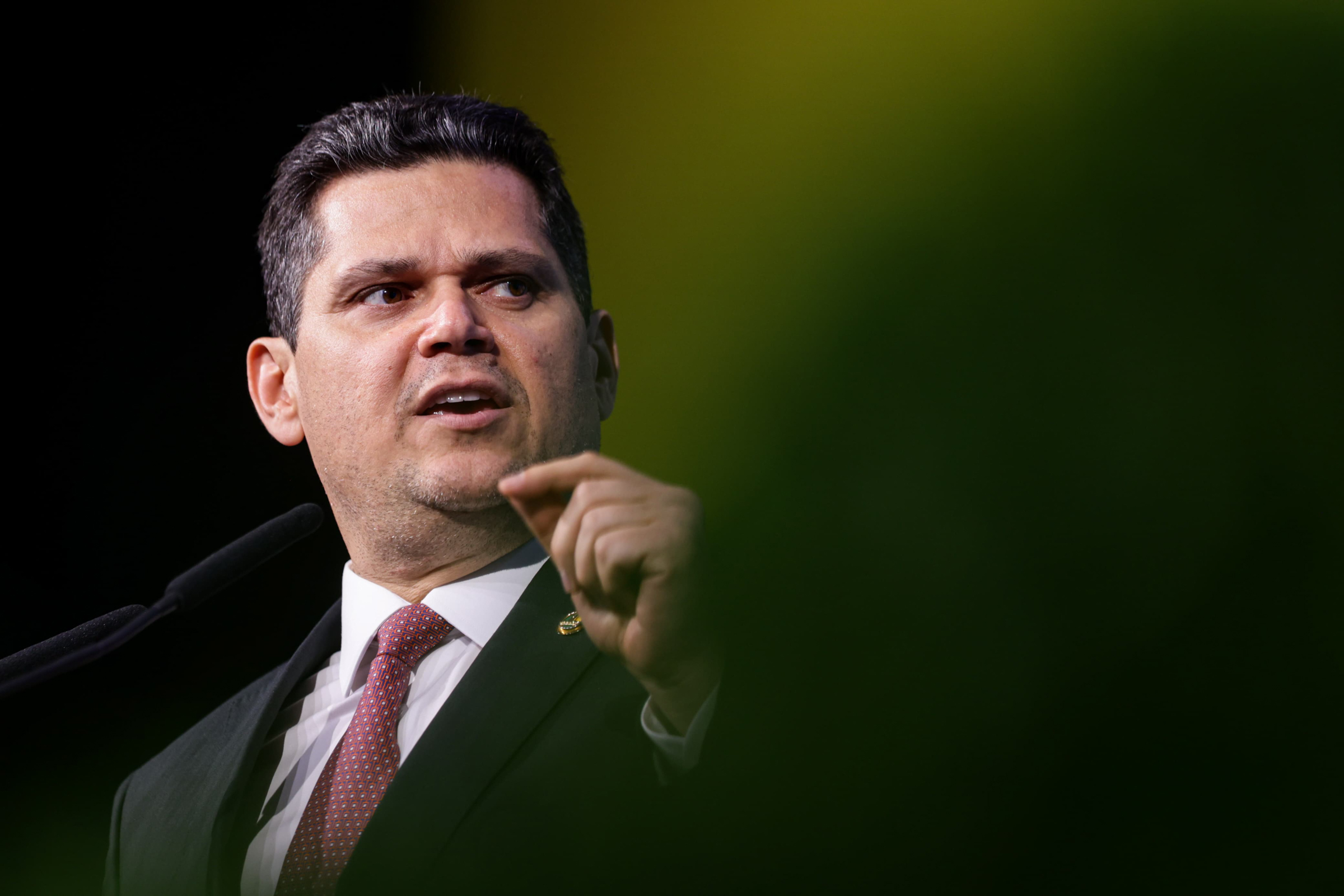 Delação de ex-banqueiro aponta repasse de R$ 155 milhões a Davi Alcolumbre