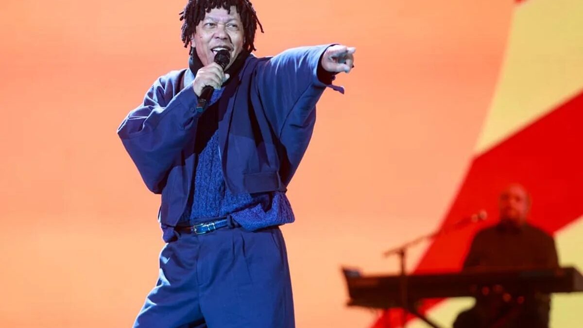 Djavan encanta Brasília em show que celebra 50 anos de carreira com grandes sucessos