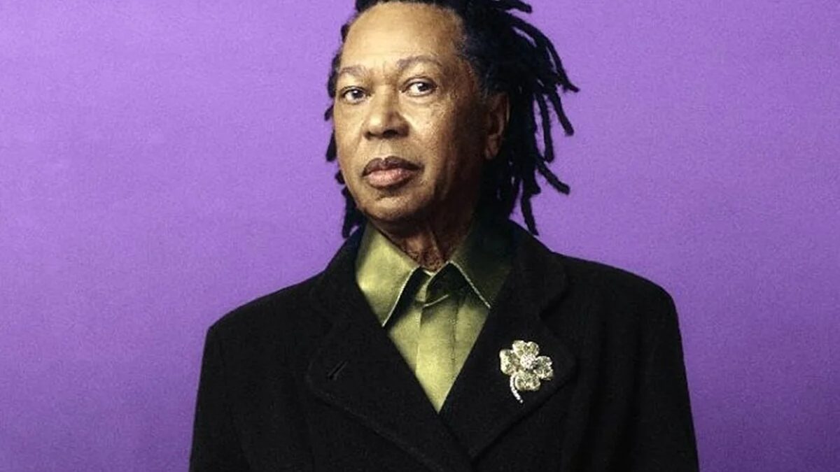 Djavan reafirma identidade artística e ignora pressões das redes sociais em turnê de 50 anos