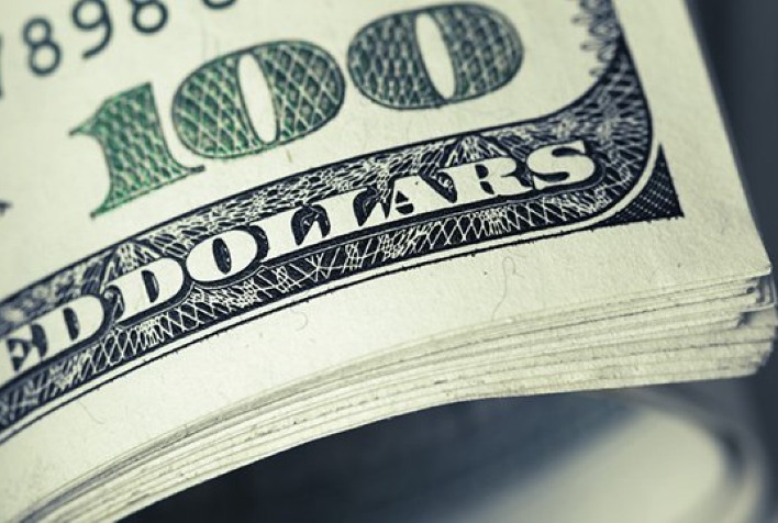 Dólar index deve se manter entre 95 e 100 pontos, mas riscos geopolíticos podem alterar tendência, diz Barchart