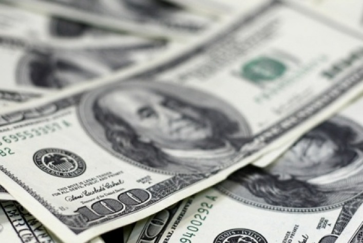 Dólar sobe e mercado aguarda decisões de juros no Brasil e nos EUA nesta quarta-feira