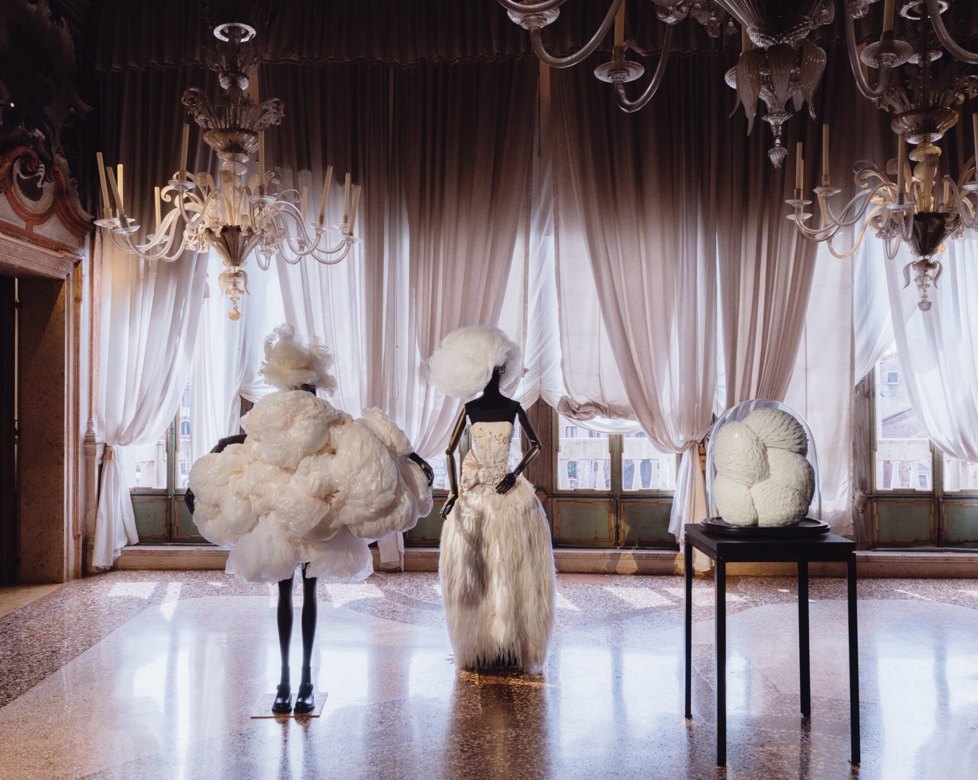 Dries Van Noten inaugura fundação de moda e arte em palácio histórico de Veneza