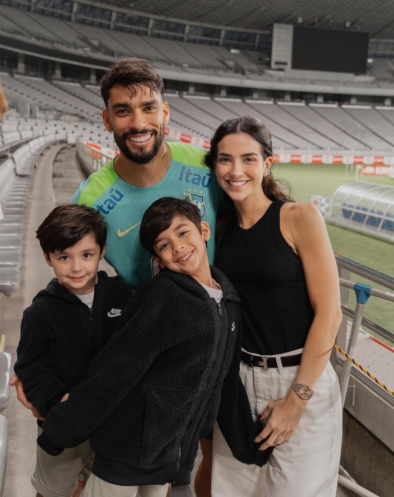 Duda Fournier exibe look em homenagem a Lucas Paquetá durante jogo do Brasil
