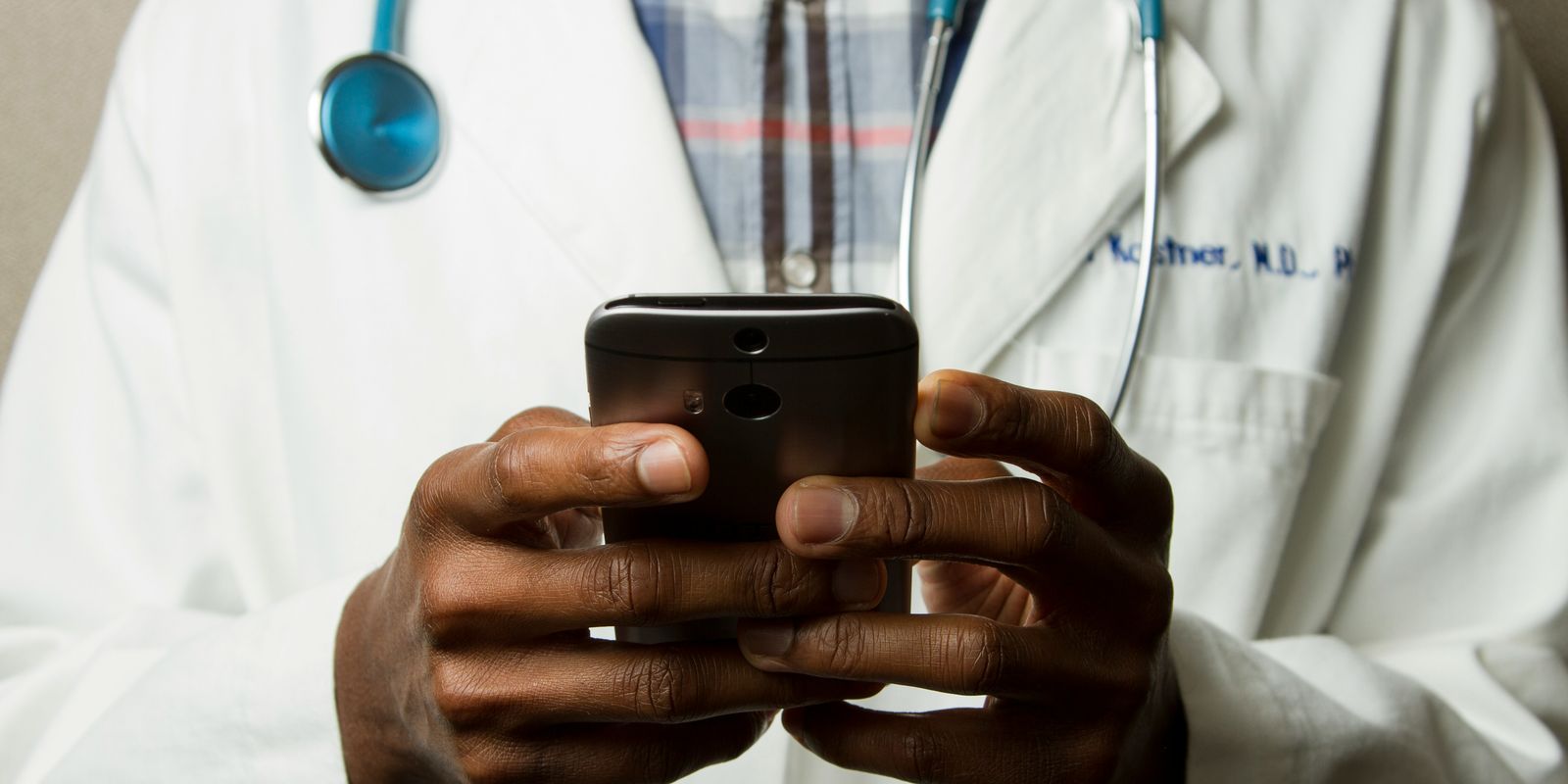 Enamed será obrigatório para registro de médicos no Brasil, define MP de Lula