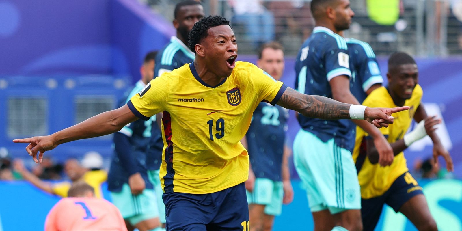 Equador e Costa do Marfim avançam ao mata-mata da Copa após vitórias emocionantes