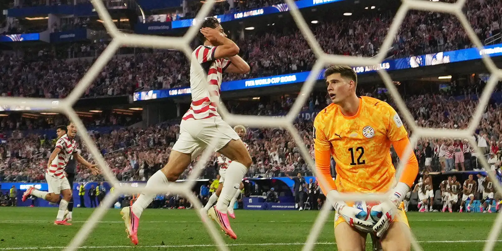 Estados Unidos estreia na Copa do Mundo com goleada de 4 a 1 sobre o Paraguai