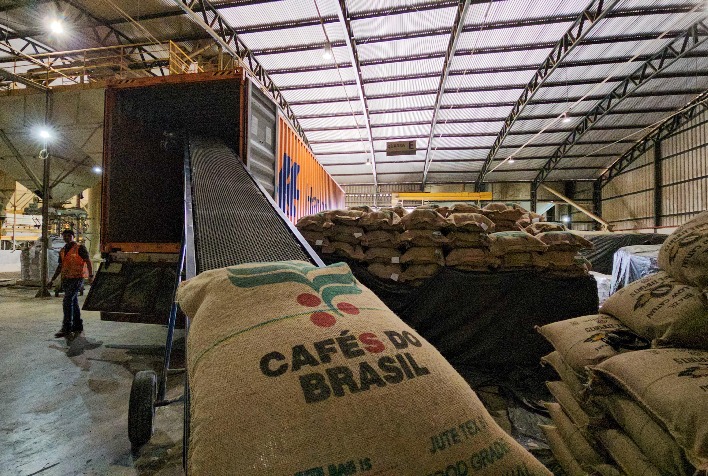 Exportações de café do Espírito Santo sobem 97% em maio e superam 2 milhões de sacas em 2026