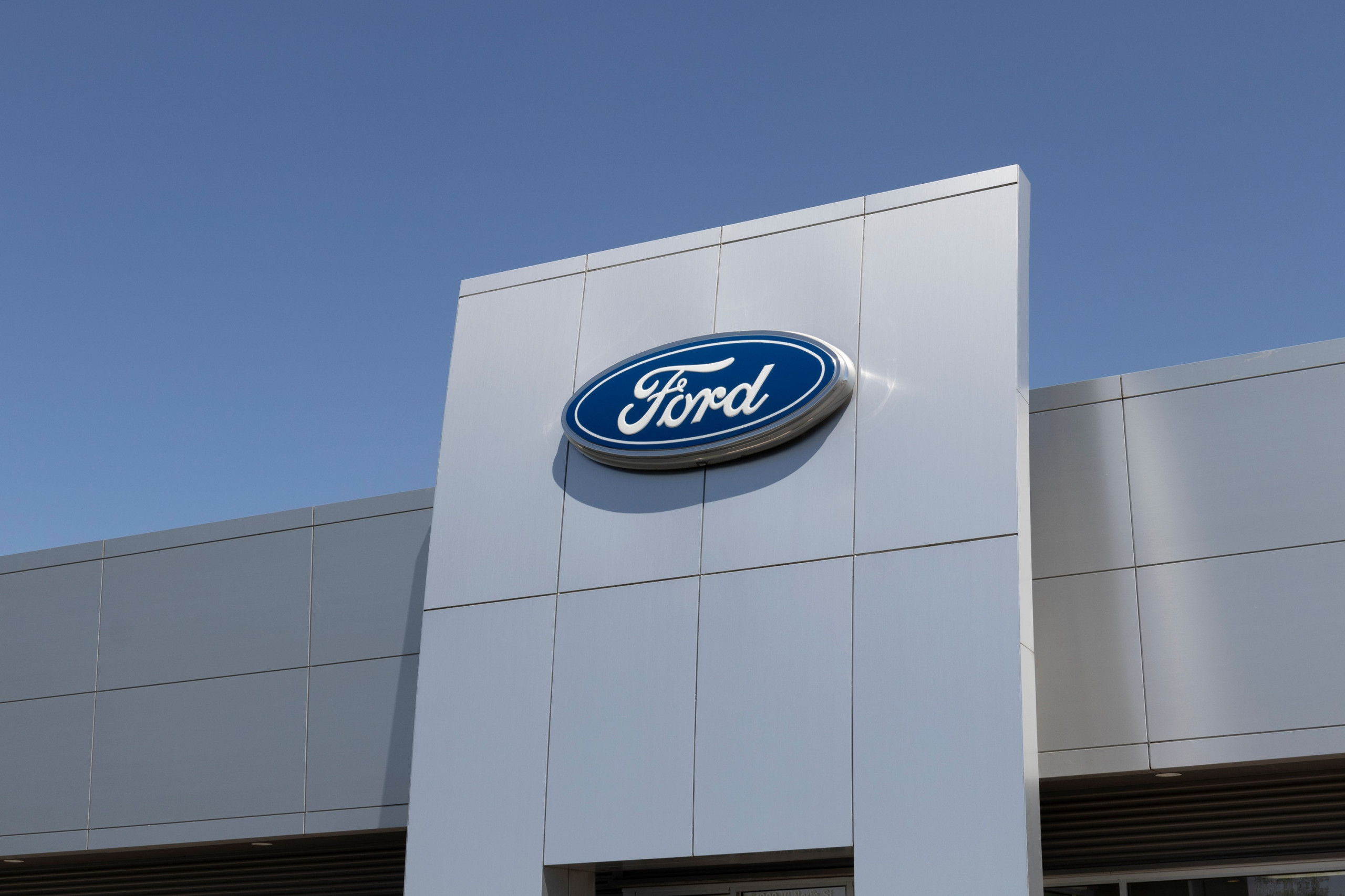 Ford encerra produção no Brasil, mas mantém presença no mercado nacional.