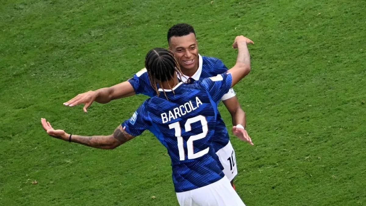 França vence Suécia por 3 a 0 e avança às oitavas da Copa do Mundo com Mbappé em destaque