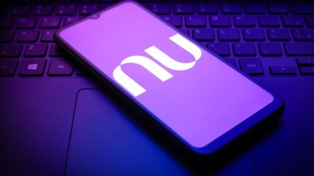 Fundadora do Nubank classifica como "bizarro" alerta falso sobre liquidação