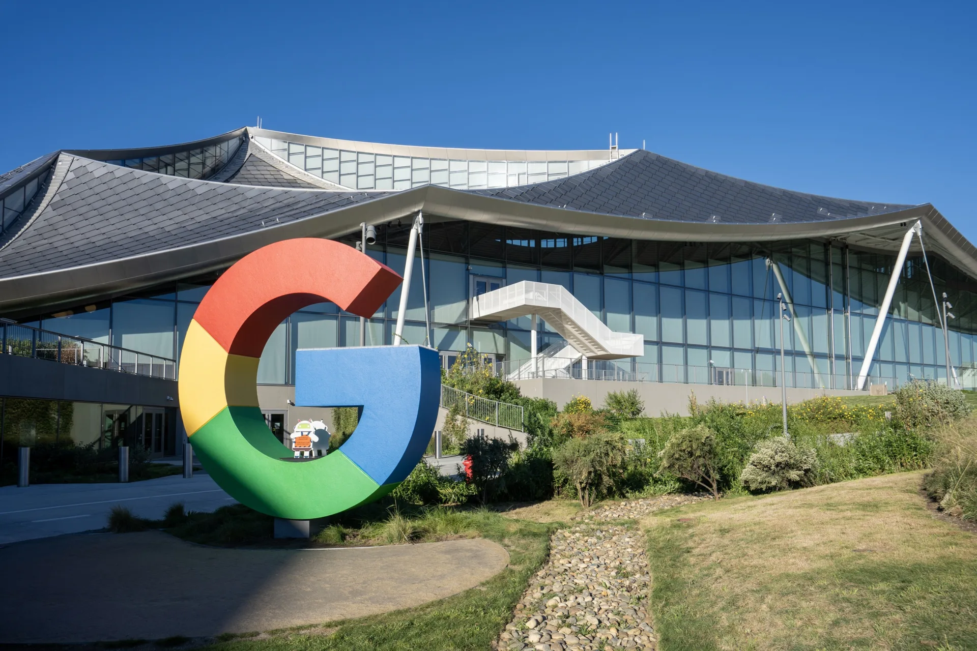 Google lança novas ferramentas de IA para aprimorar serviços no Brasil