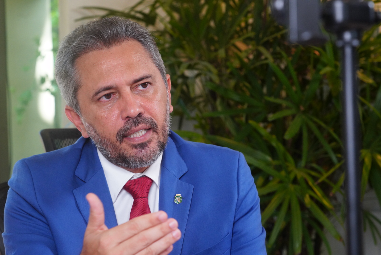 Governador do Ceará expressa tristeza após acidente com ônibus que deixou 7 mortos