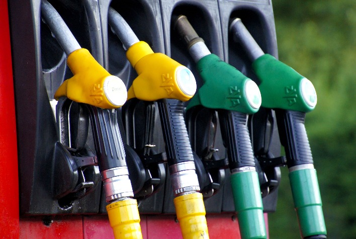 Governo pode retirar subsídios aos combustíveis se petróleo ficar em US$ 80