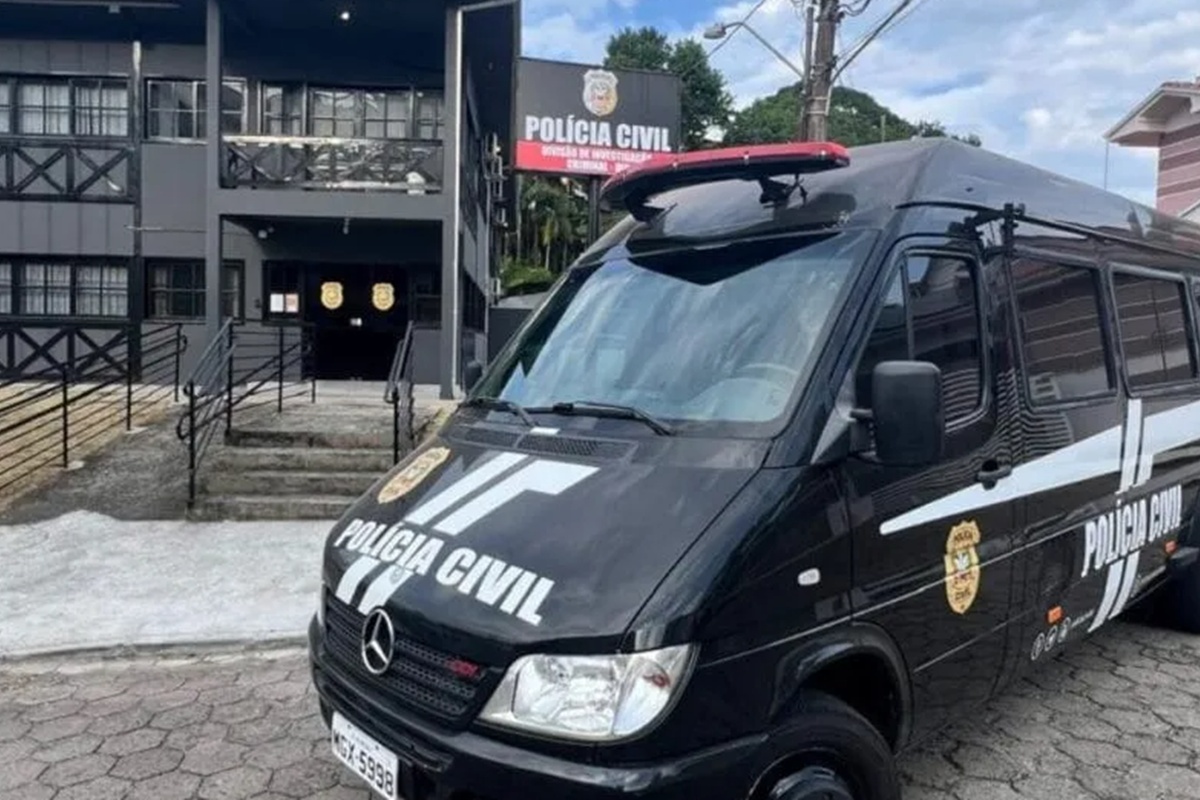 Homem finge assalto para encobrir esfaqueamento pela esposa em Blumenau