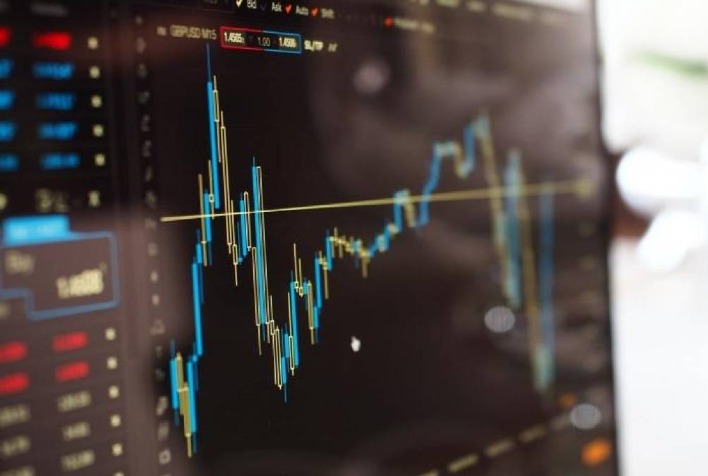 Ibovespa se destaca em meio a quedas globais nas bolsas com foco em commodities e inflação