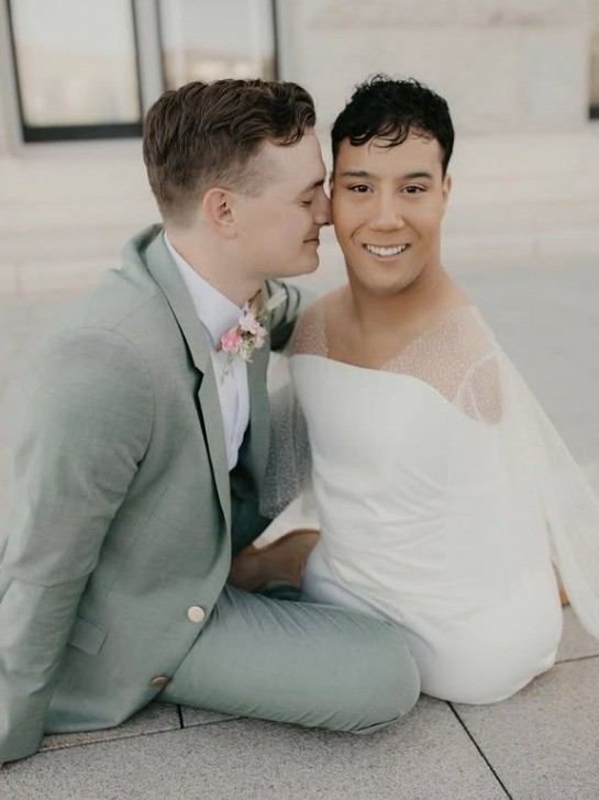 Influenciadora Briel Wheatley emociona ao celebrar cinco anos de casamento nos EUA