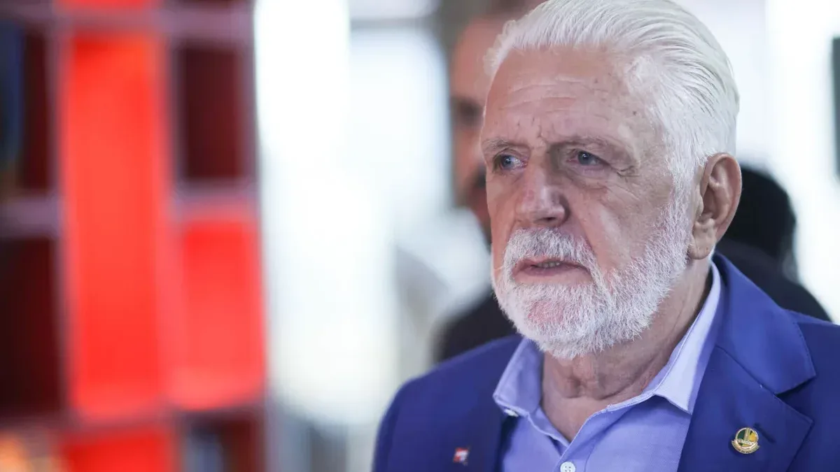 Jaques Wagner, líder do governo Lula, é alvo de investigação da PF por suspeitas de favorecimento ao Banco Master.
