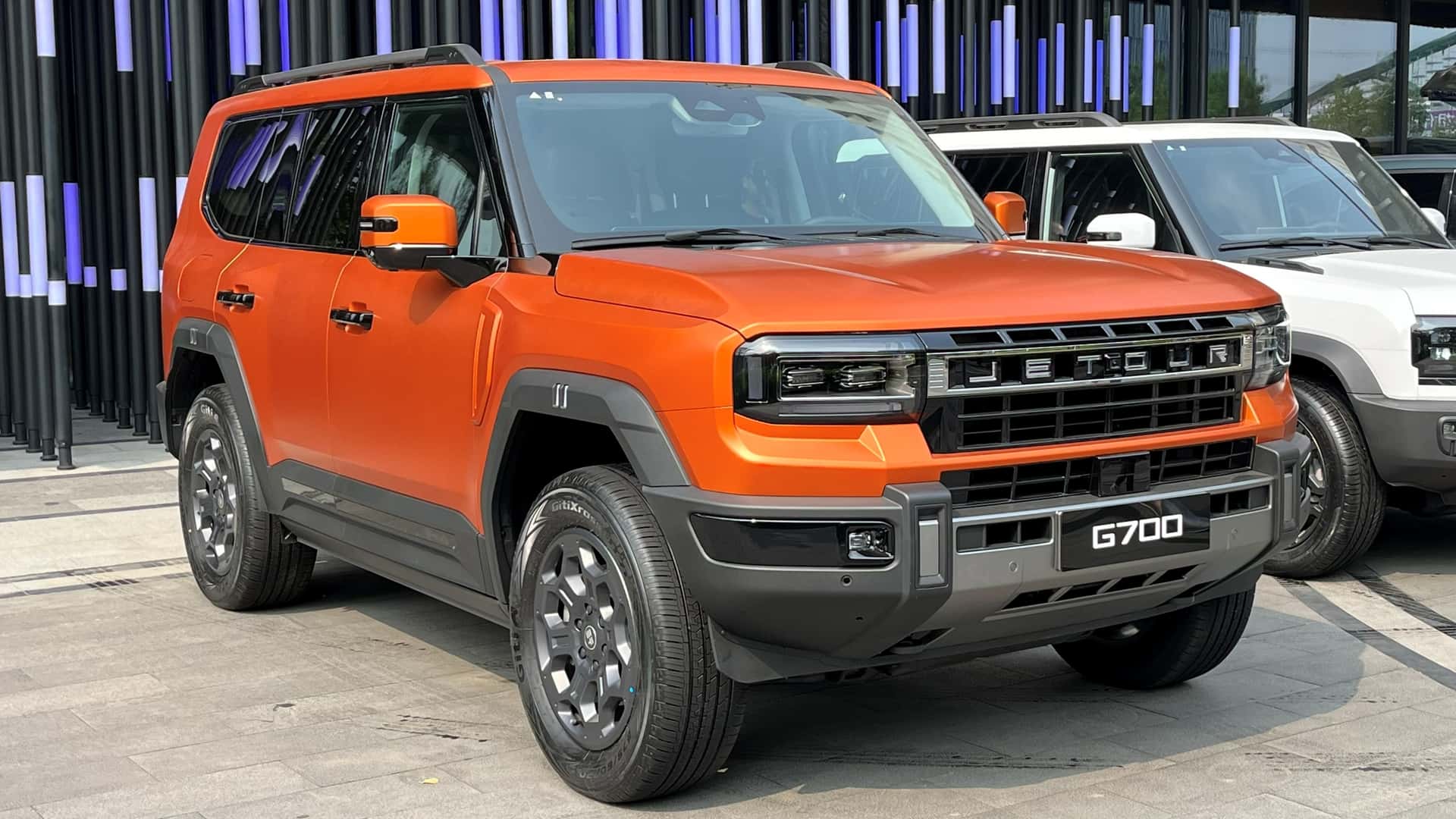 Jetour G700, jipão híbrido de luxo que atravessou rio na China, chega ao Brasil em setembro