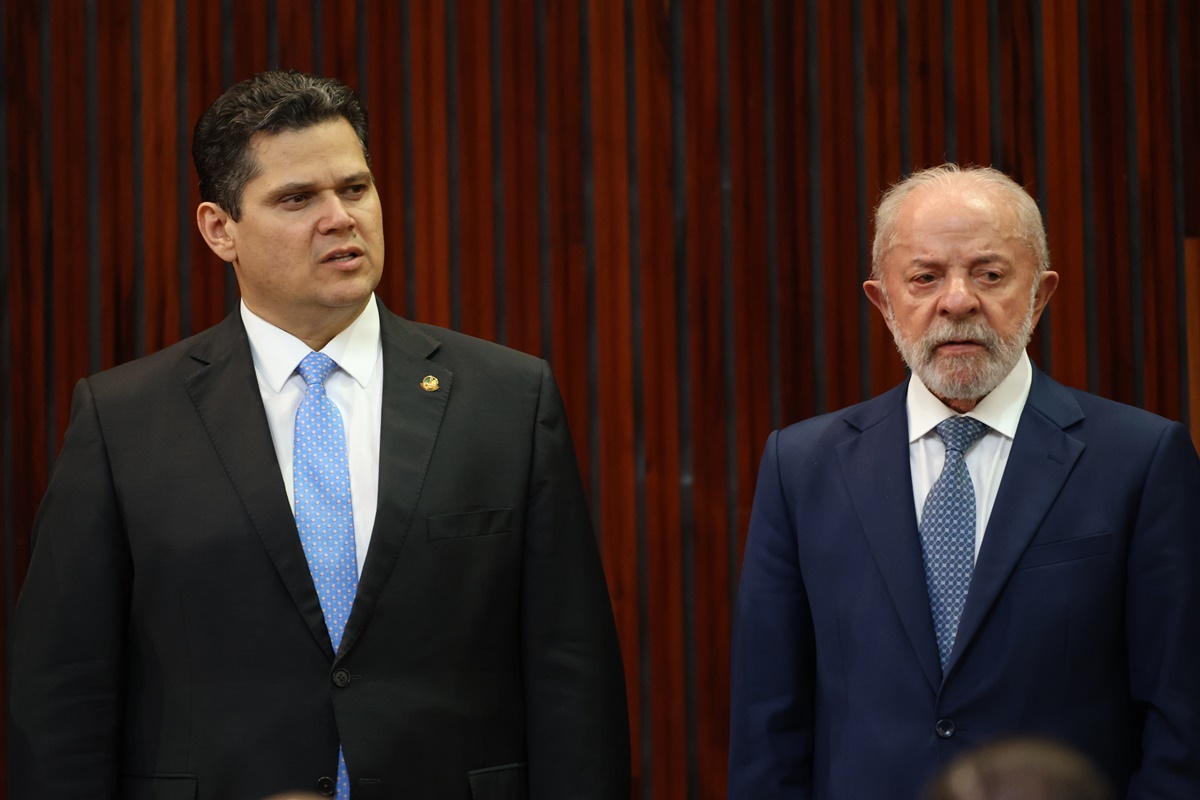 Judicialização de pautas-bomba intensifica crise entre Lula e Alcolumbre