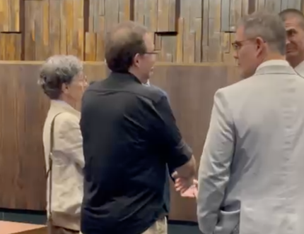 Juliano Cazarré e Cássia Kis visitam Alerj e geram rumores de filiação ao PL