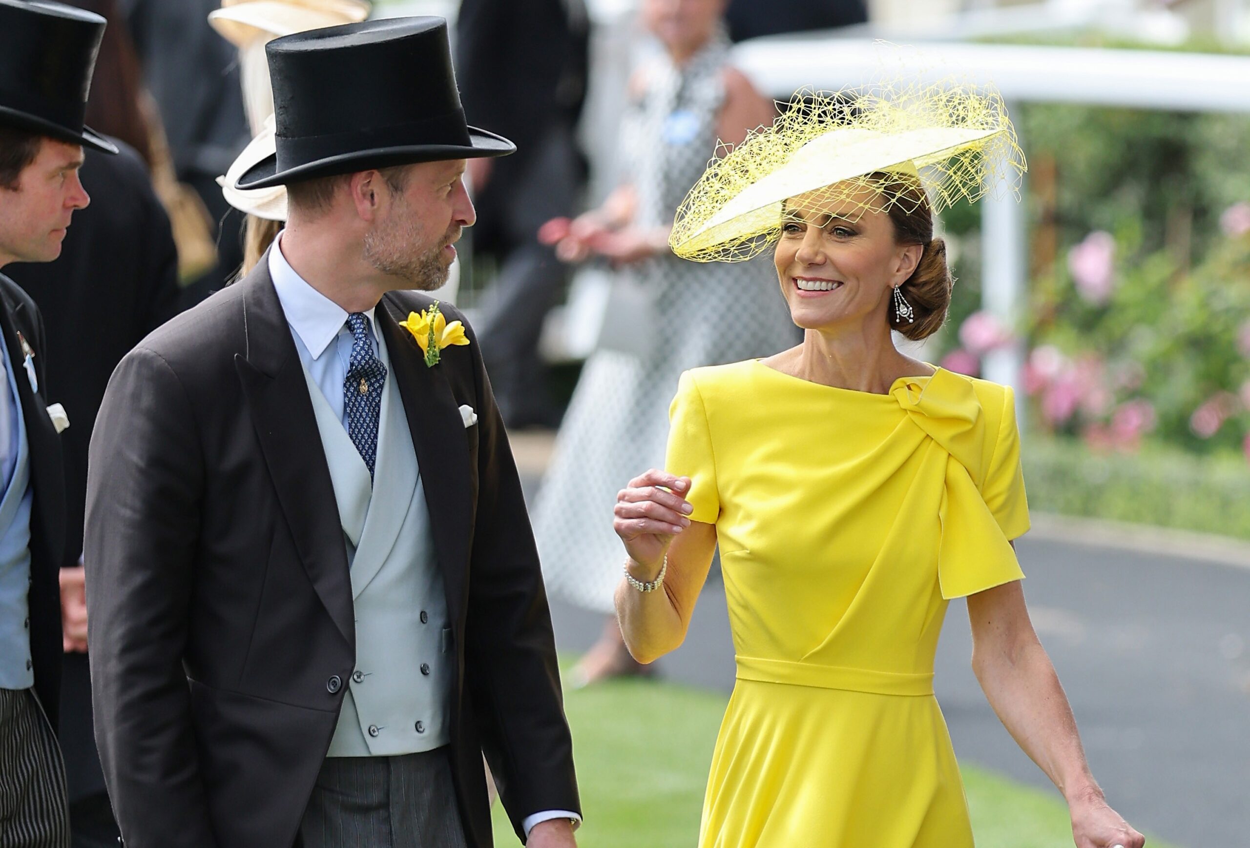 Kate Middleton brilha em look amarelo vibrante em retorno ao Royal Ascot