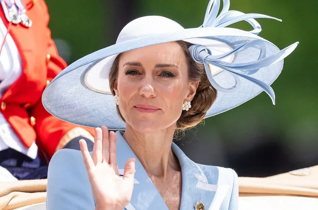 Kate Middleton revive combinação de cores icônica de Diana em look histórico