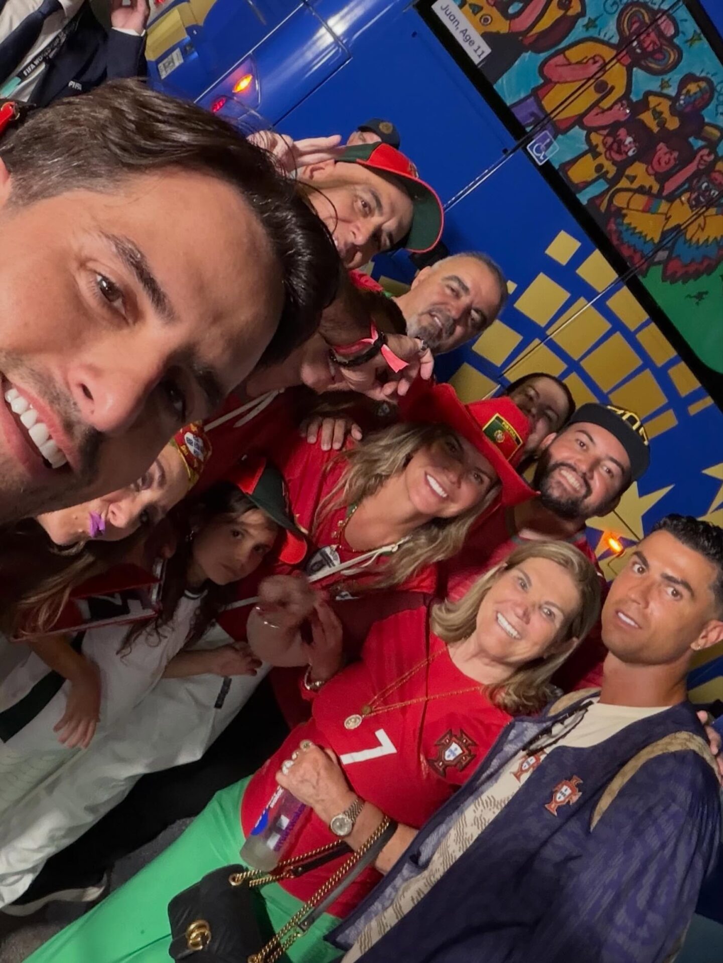 Katia Aveiro compartilha momentos em Miami com CR7 e a família durante jogo.