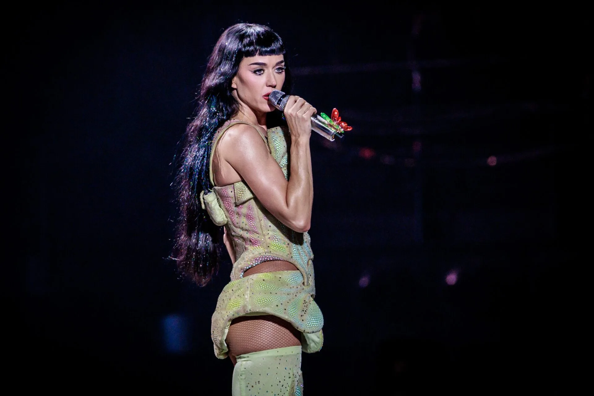 Katy Perry manda indiretas a ex-namorados durante show em festival na Espanha