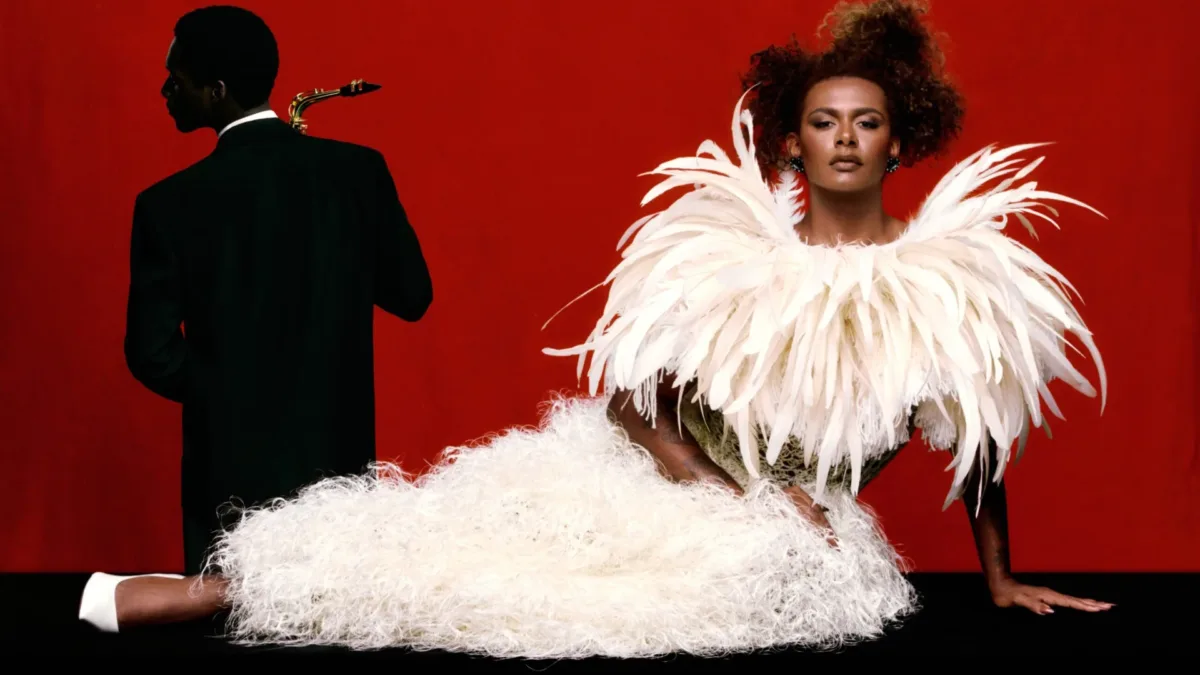 Liniker relembra trajetória e desafios em show marcante em São Paulo