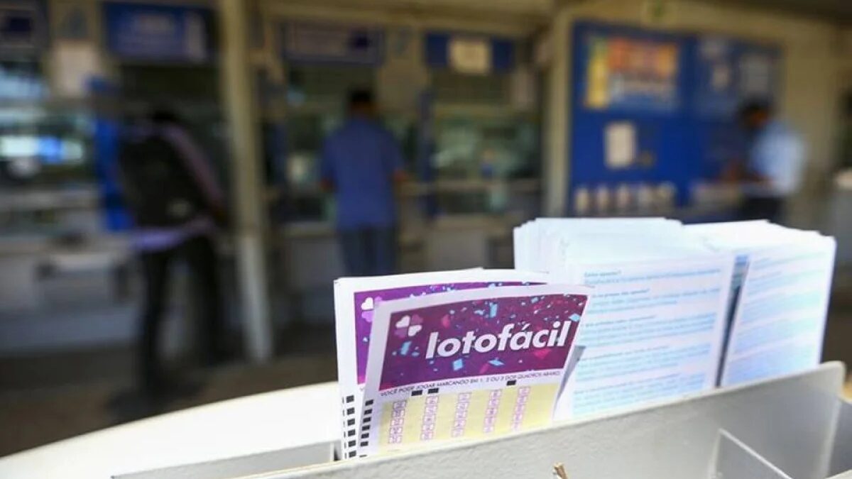 Lotofácil 3.721 sorteia R$ 2 milhões neste sábado; confira os números vencedores