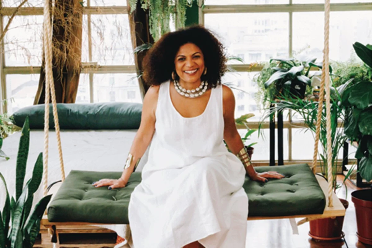 Luciana Oliveira homenageia Os Afro-sambas em show no Clube do Choro em Brasília