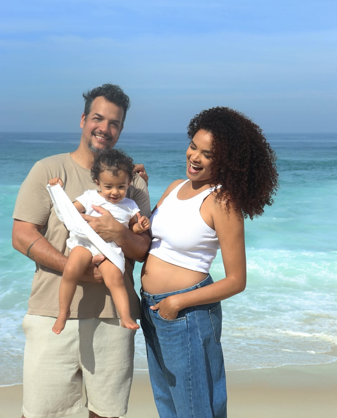 Lucy Ramos compartilha cliques emocionantes com a família após anunciar gravidez