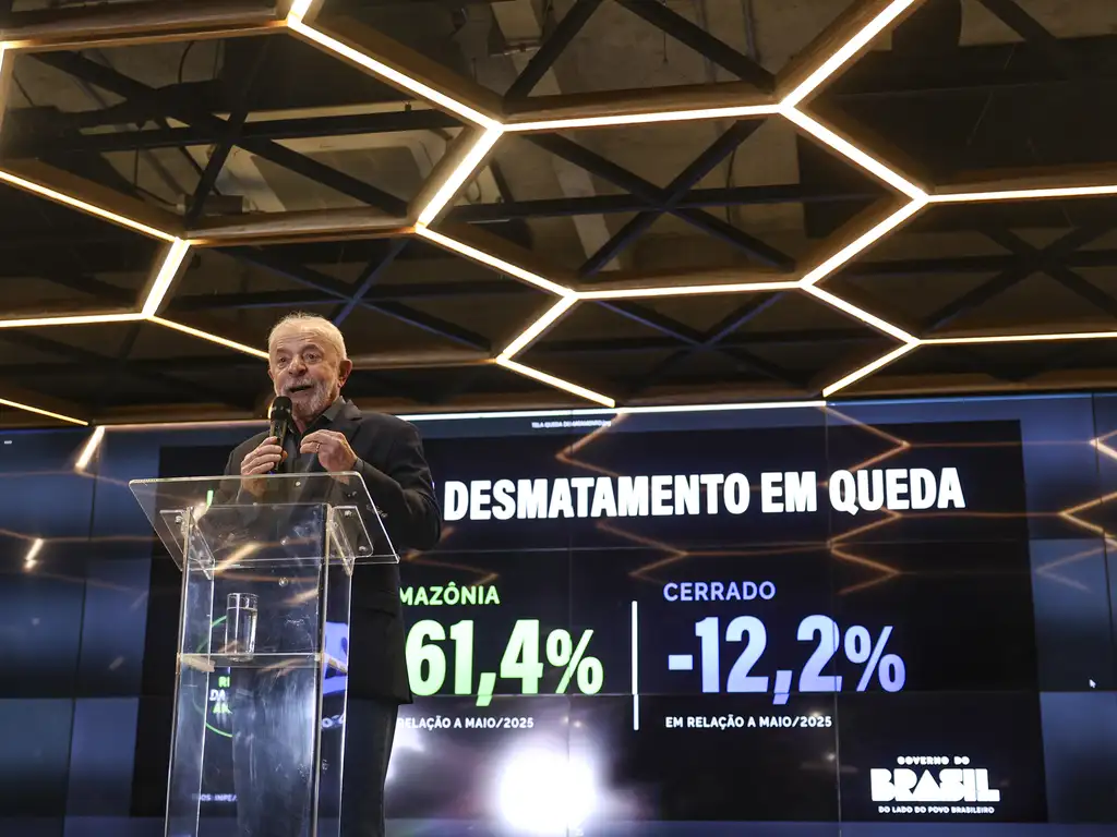 Lula anuncia redução do desmatamento e critica EUA por tarifas injustas