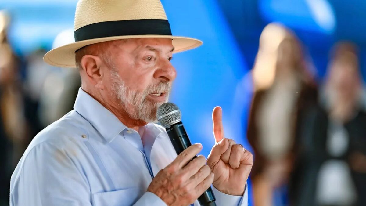 Lula critica governador de SC por recusar parcerias com o governo federal