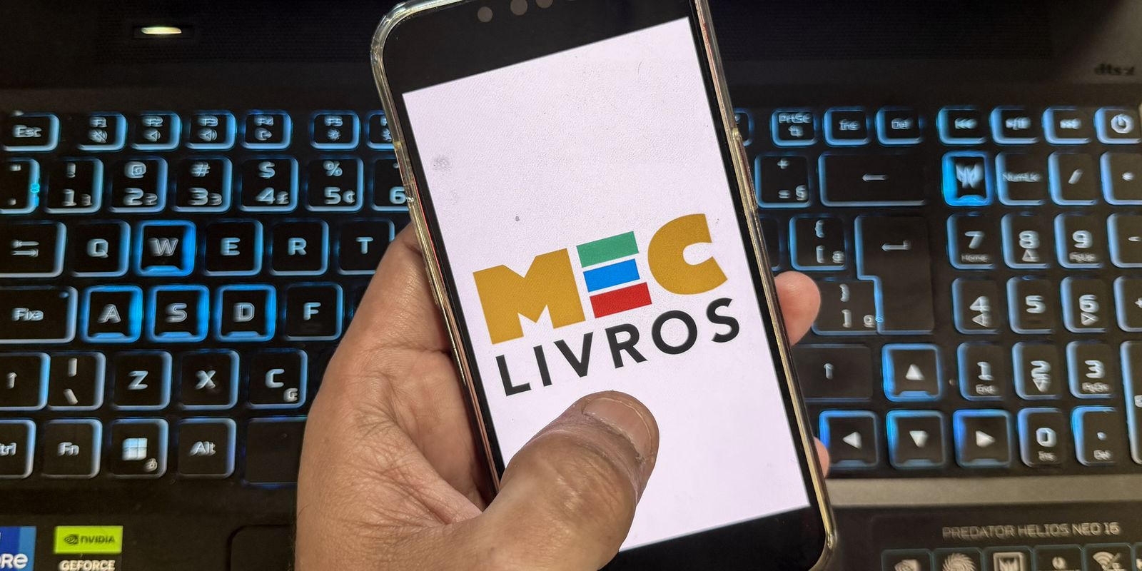 MEC Livros amplia acervo com 7,8 mil obras em inglês e espanhol gratuitas