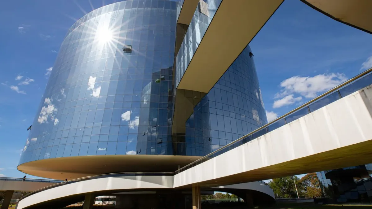MPF pede anulação de licença do pré-sal e alerta para risco climático