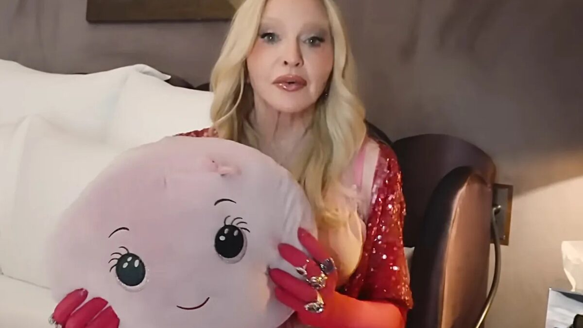 Madonna revela a história emocionante por trás de seu polvo de pelúcia Octavia