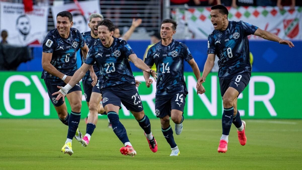 Matías Galarza, ex-Vasco, marca gol mais rápido da Copa e garante vitória do Paraguai